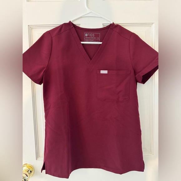 Women's Burgundy Catarina™ - One-Pocket Scrub Top - XS / Burgundy NWOT - Picture 2 of 4